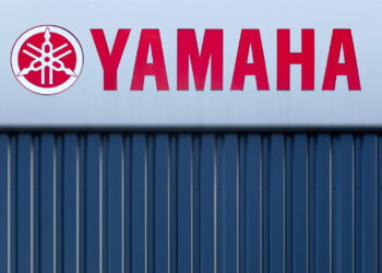 Nova moto da Yamaha une IA equilíbrio autônomo e interação sensorial