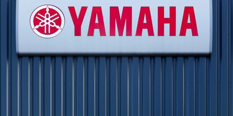 Nova moto da Yamaha une IA equilíbrio autônomo e interação sensorial