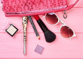 6 itens que não podem faltar no seu kit capilar de viagem