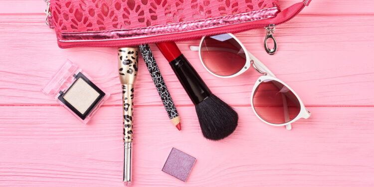 6 itens que não podem faltar no seu kit capilar de viagem