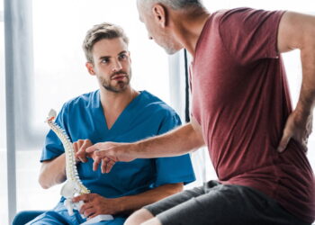 Diga adeus à dor nas costas com mudanças simples na sua rotina