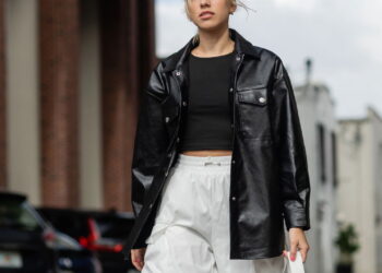 A calça cargo deixou de ser básica e virou item essencial de moda