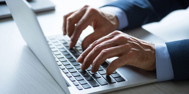 A empresa que moldou uma geração agora enfrenta o colapso