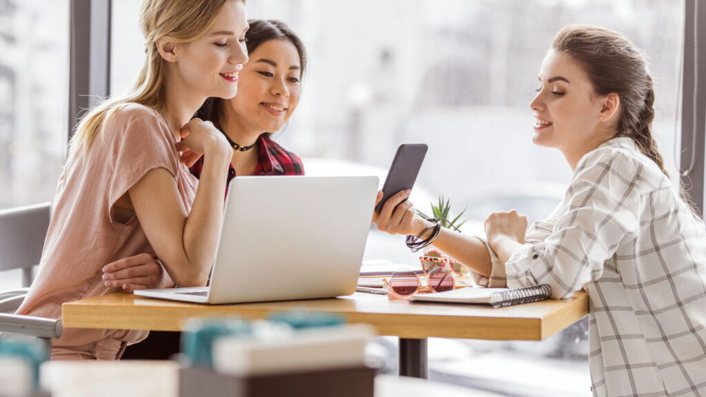 Grupo de pessoas - Créditos: depositphotos.com / ArturVerkhovetskiy