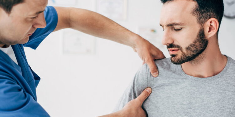 Essa dor no ombro pode ser mais séria do que você imagina