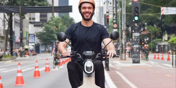 Essa moto elétrica que não precisa de CNH se tornou a nova febre do Brasil