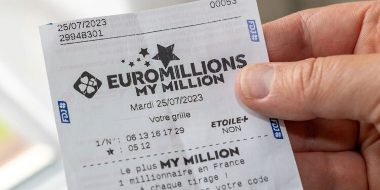 Com apenas um bilhete ele levou 208 milhões e parou a Europa