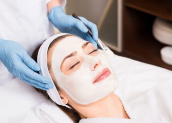 Essa máscara facial mudou a rotina de quem tem pele oleosa