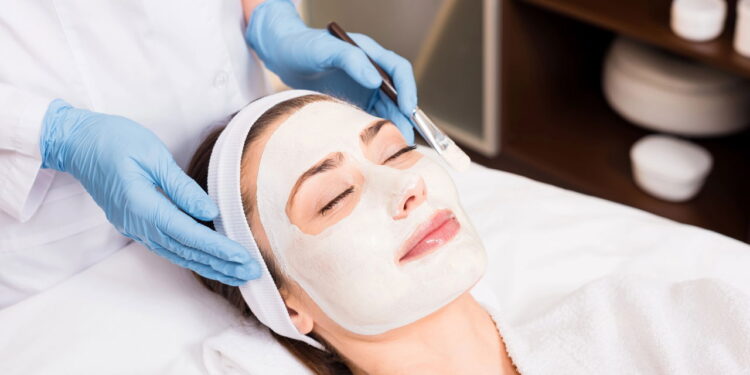 Essa máscara facial mudou a rotina de quem tem pele oleosa