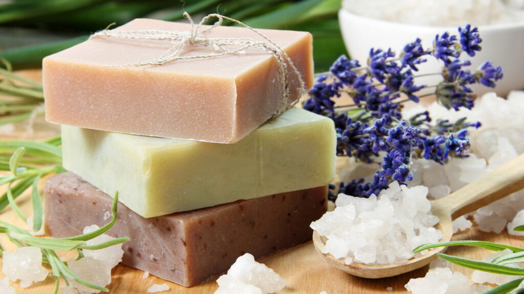 O que esse sabonete com 4 ingredientes faz na pele surpreende