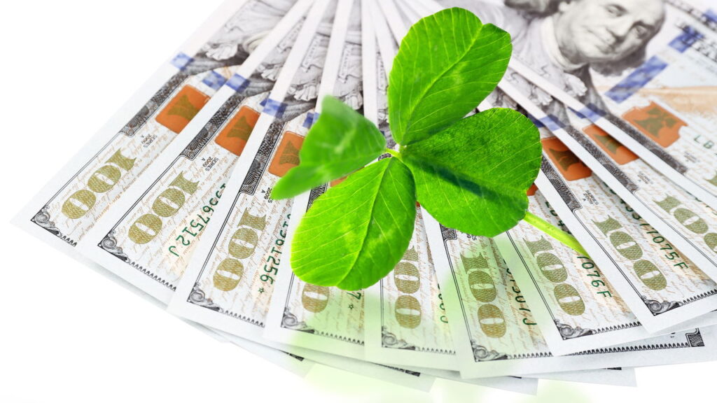 Casal vira milionário com bilhete de loteria comprado por acaso