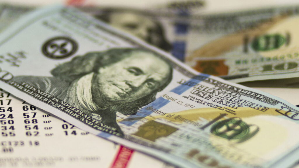 Bilhete de loteria esquecido rende 2,1 milhões a australiano em 2025