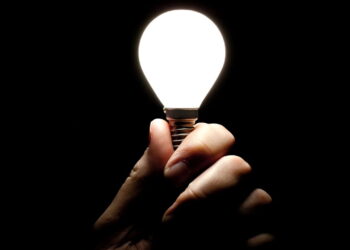Como criar a luminária de parede mais sustentável e barata