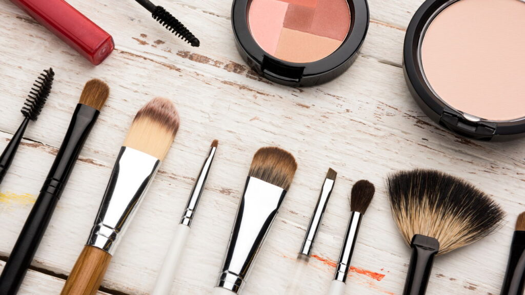 Você vai se apaixonar pelas novas tendências de maquiagem 2025