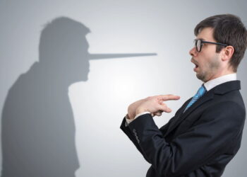 Linguagem corporal para identificar uma mentira segundo a psicologia