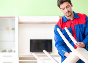 Como reaproveitar móveis quebrados e decorar com estilo