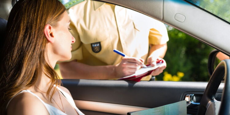 Recebeu multa de trânsito? Descubra se dá para cancelar antes de pagar