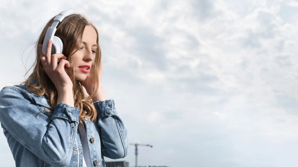 Por que ouvir música triste pode ser bom segundo a psicologia?
