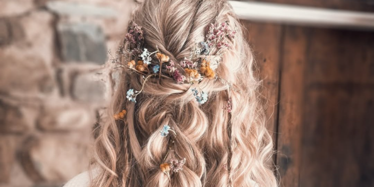 Ideias de penteados boho com tranças e ondas soltas