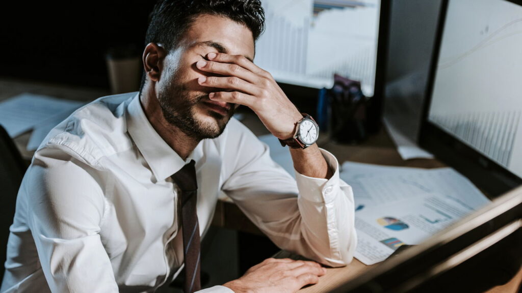 Por que você está cansado mesmo sem fazer esforço físico, segundo a psicologia?