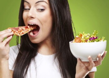 Os alimentos mais viciantes que afetam seu cérebro como drogas