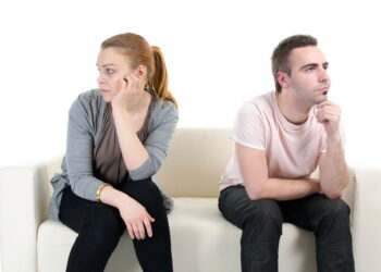 Sinais claros de que alguém não gosta de você segundo a psicologia