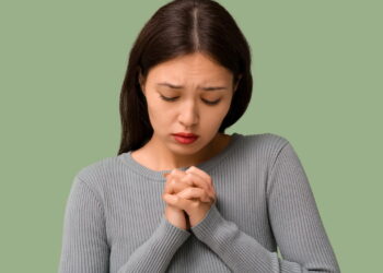 Como identificar pessoas falsas rapidamente, segundo psicologia