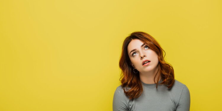 5 sinais claros de que alguém não gosta de você segundo a psicologia