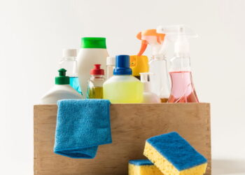 O truque caseiro que substitui o cloro na limpeza do banheiro com eficácia e segurança