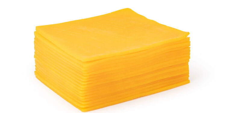 Queijo cheddar famoso é retirado dos mercados por risco de bactéria perigosa