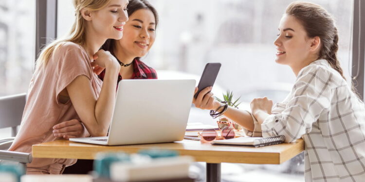 A felicidade que todo mundo posta mas quase ninguém sente