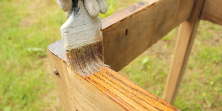 A técnica mais charmosa para renovar móveis com estilo vintage