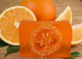 Receita caseira de sabão com casca de laranja que limpa e perfuma