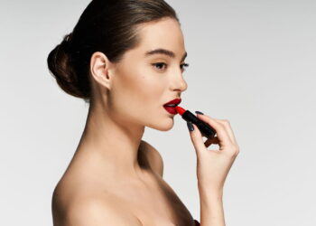 Fixar o cabelo sem laquê? Veja soluções práticas e naturais