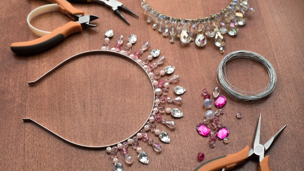 Montar tiara em casa nunca foi tão fácil, bonito e lucrativo