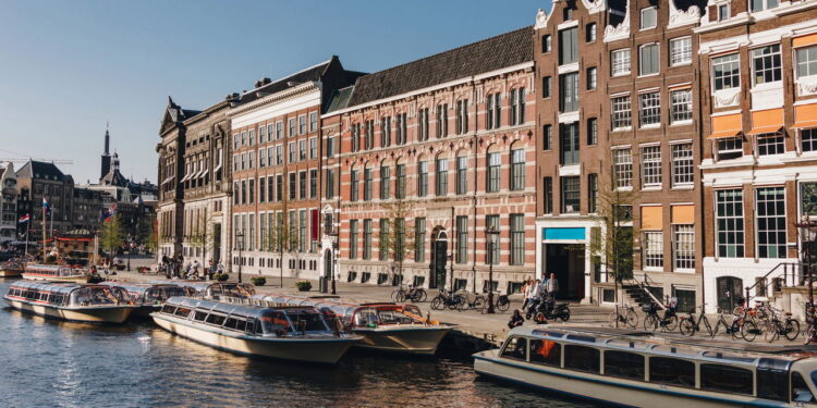 A capital holandesa está mudando e conquistando o mundo todo