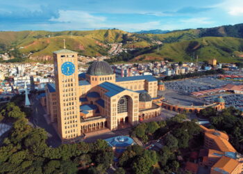 Cidade é reconhecida nacionalmente por ser um dos maiores centros religiosos do Brasil!