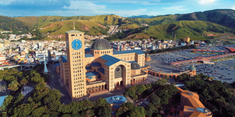 Cidade é reconhecida nacionalmente por ser um dos maiores centros religiosos do Brasil!