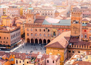 Cidade italiana muito querida pelos turistas por sua vida acadêmica invejável