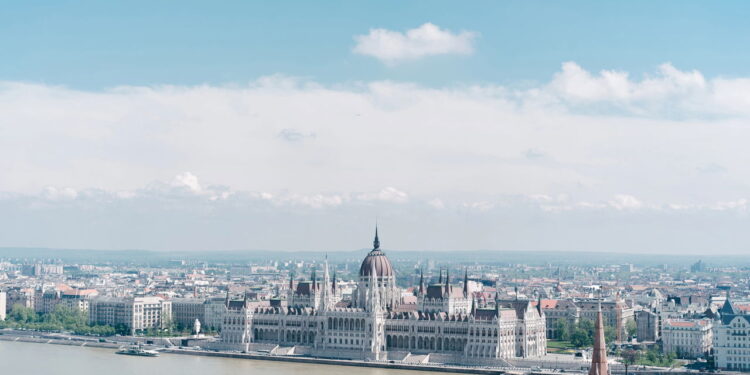 Conheça a cidade que atrai milhões de turistas pelas suas paisagens fenomenais