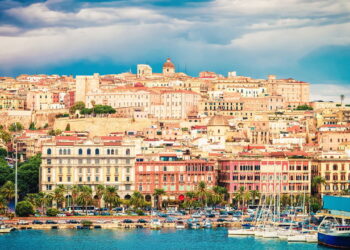 Cidade italiana com gastronomia deliciosa e ruas antigas com vistas magníficas!