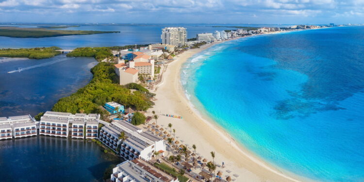 Destino turístico adorado por sua praia mais famosa do mundo!