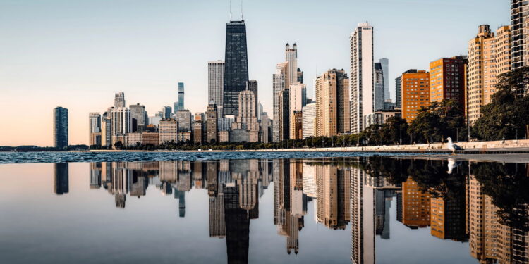 Cidade atrai turistas com sua mistura única de cultura e economia vibrante!