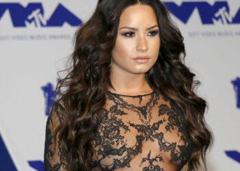 Demi Lovato ressuscita das cinzas com estreia de novo álbum e single que promete tudo!
