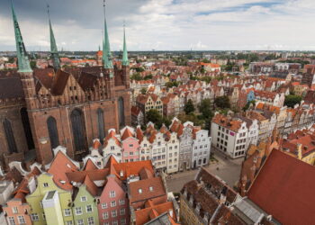 Cidade atrai turistas por ser uma das mais antigas e relevantes de seu país