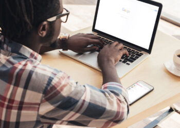 Google vai usar IA para criar réplicas de roupas tornando as compras mais rápidas!