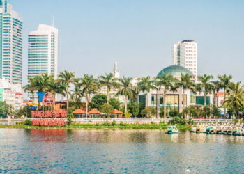 Cidade destaca-se como um dos grandes centros urbanos do Sudeste Asiático