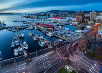 Cidade combina charme histórico com uma vibrante cena cultural e belas paisagens!