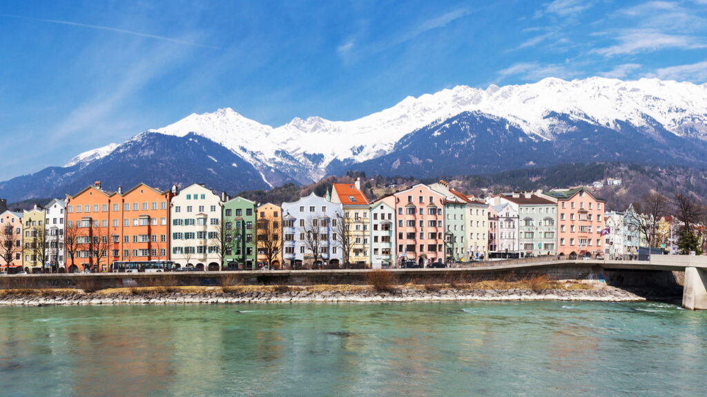 Essa cidade alpina vai roubar seu coração com charme e cultura