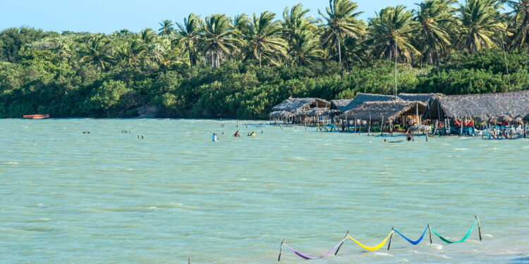 Os melhores destinos do Nordeste para fugir do frio com estilo